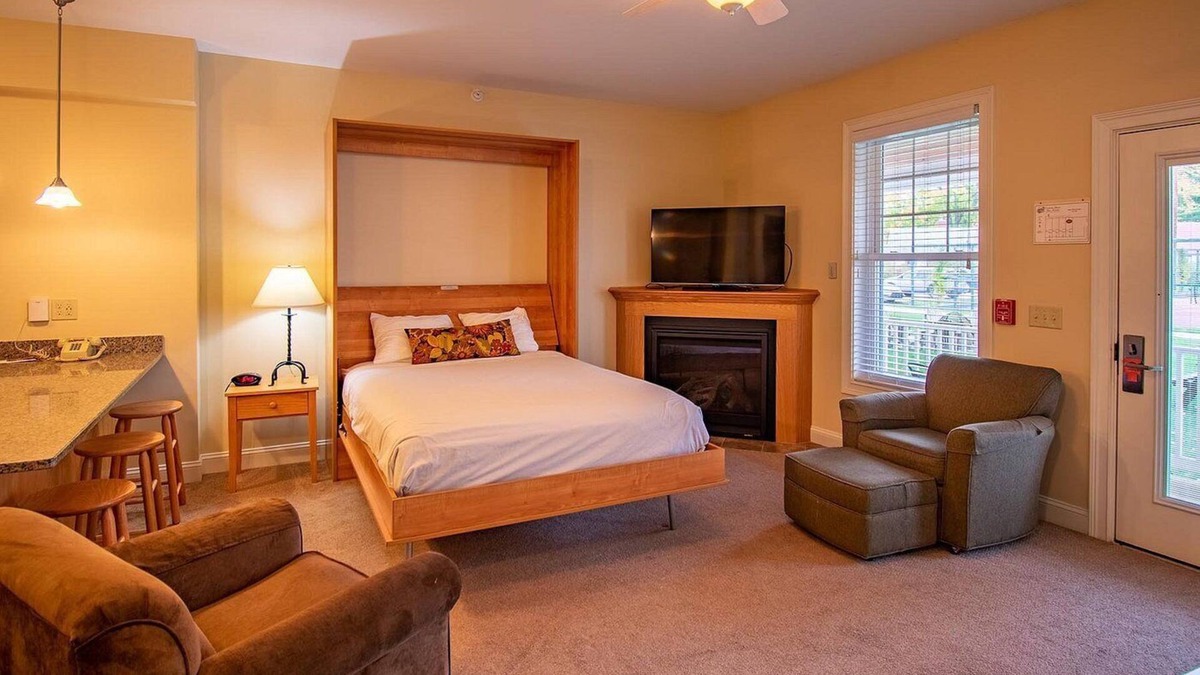 North Conway Apartment | In the HEART of NH FOLIAGE in the heart of FOLIAGE SEASON.