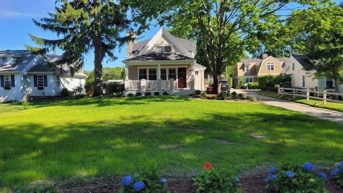 Osterville House | In the Heart of Osterville Village Newly renovated Pets considered RPMS087