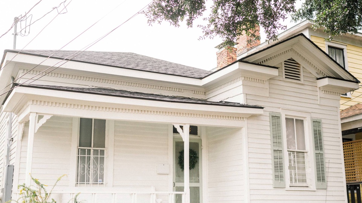 Midtown House | In the Heart of Savannah's Starland District/3 Bedroom Bungalow. Pet Friendly!