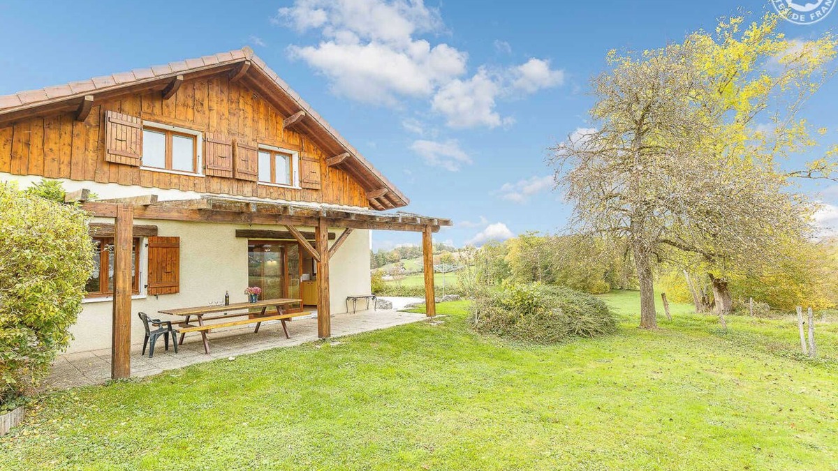 Epersy House | In the heart of the countryside, 10km from the famous spa town of Aix-les-Bains. 11 km from Lac du Bourget