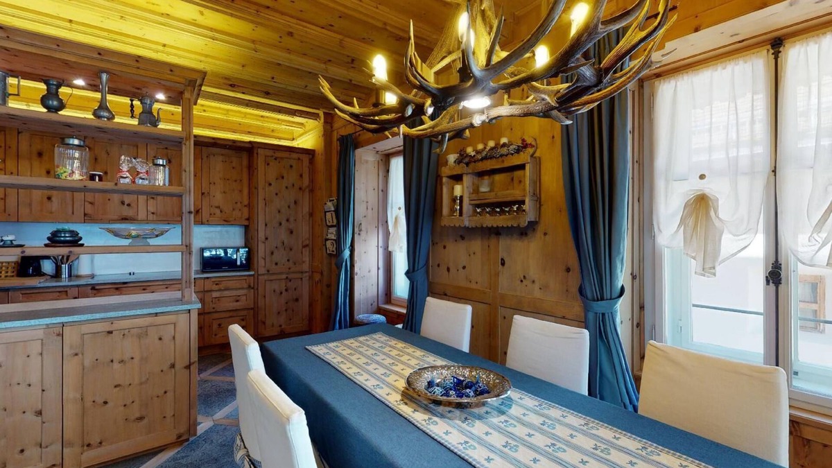 Pontresina Apartment | In the heart of the charming village of Pontresina, right next to the famous Hot