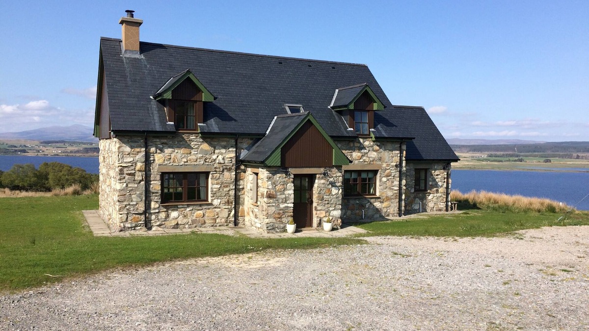 Lairg Cottage | In the heart of the Highlands located on a Private Sporting Estate