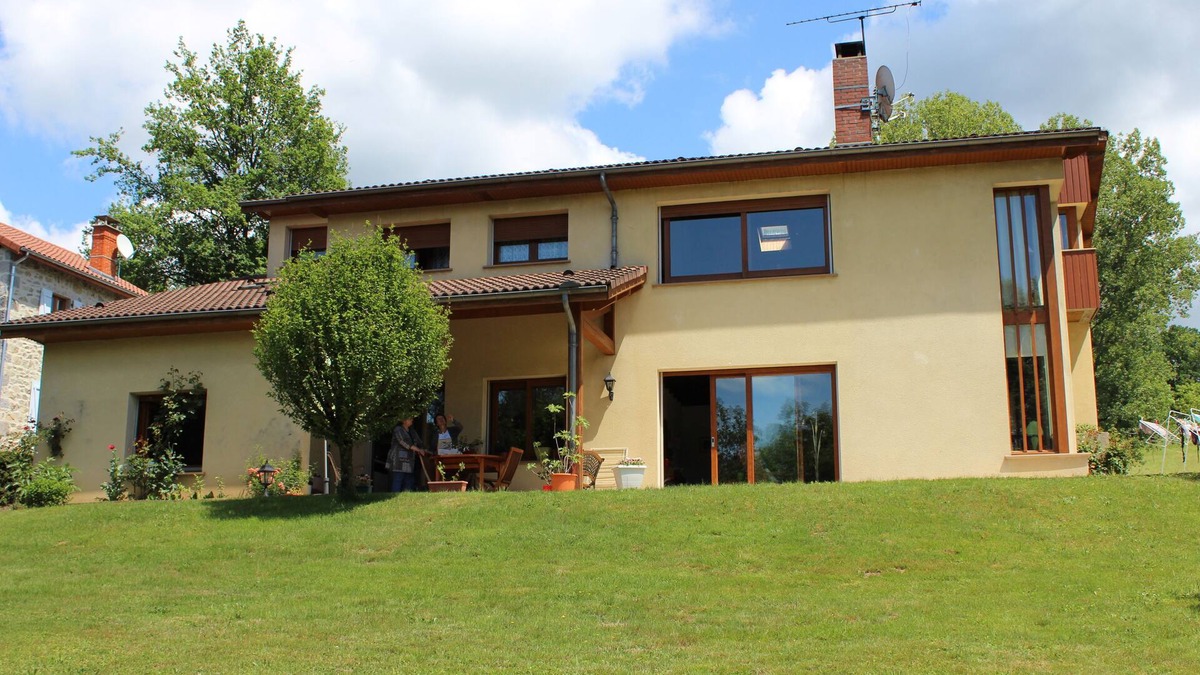 Vertolaye House | In the heart of the Livradois region, beautiful, large architect-designed house.