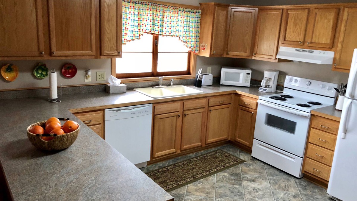 Geneva House | In the heart of the Ohio Wine Country! 10 minutes to Lake Erie!