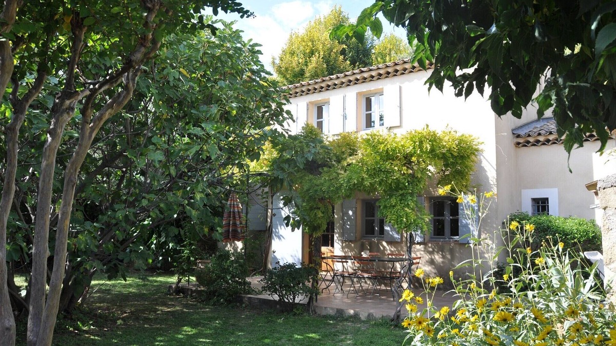 Lourmarin House | In the heart of the village: 3 small detached houses with garden and parking space