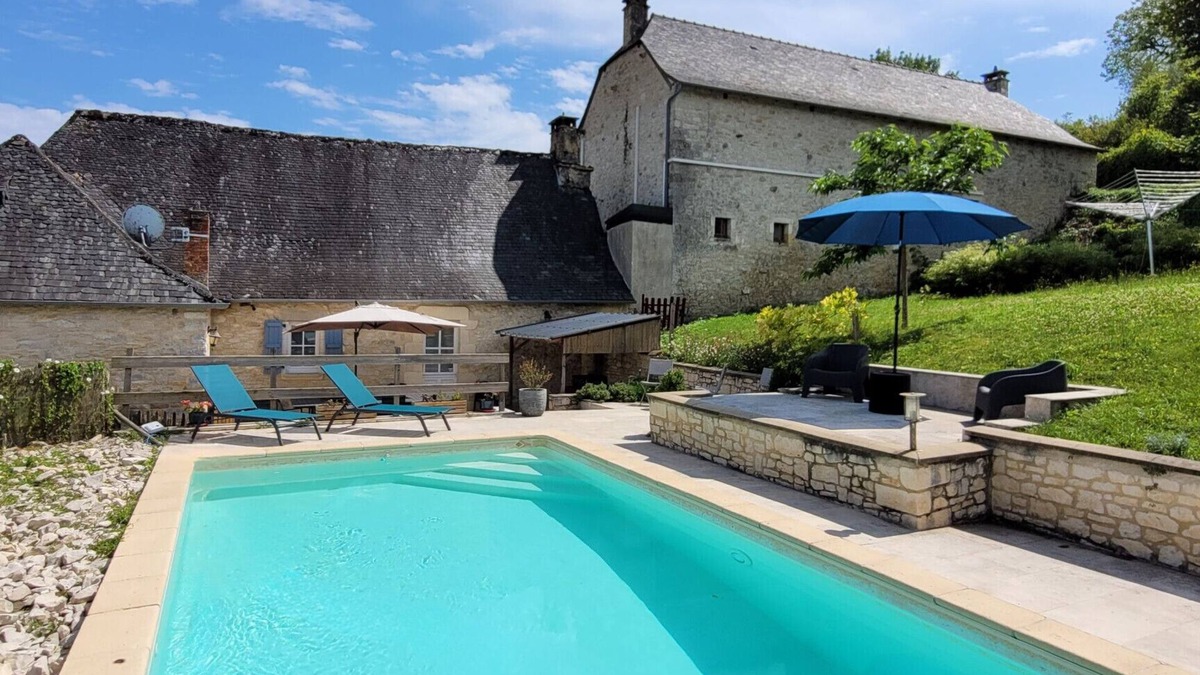 Coly Ski Chalet | In the heart of the village, house for 8 with pool