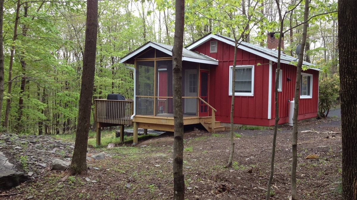 Woodstock Cabin | In the heart of Woodstock 2BR with Hot Tub and Wood Fireplace,