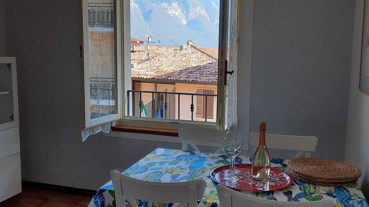 Pieve Apartment | IN THE HISTORIC CENTER BETWEEN THE LAKE AND THE MOUNTAINS