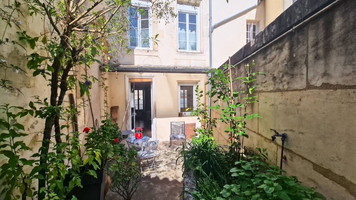 Cognac House | In the historic center of Cognac, town house, quiet Charente side.