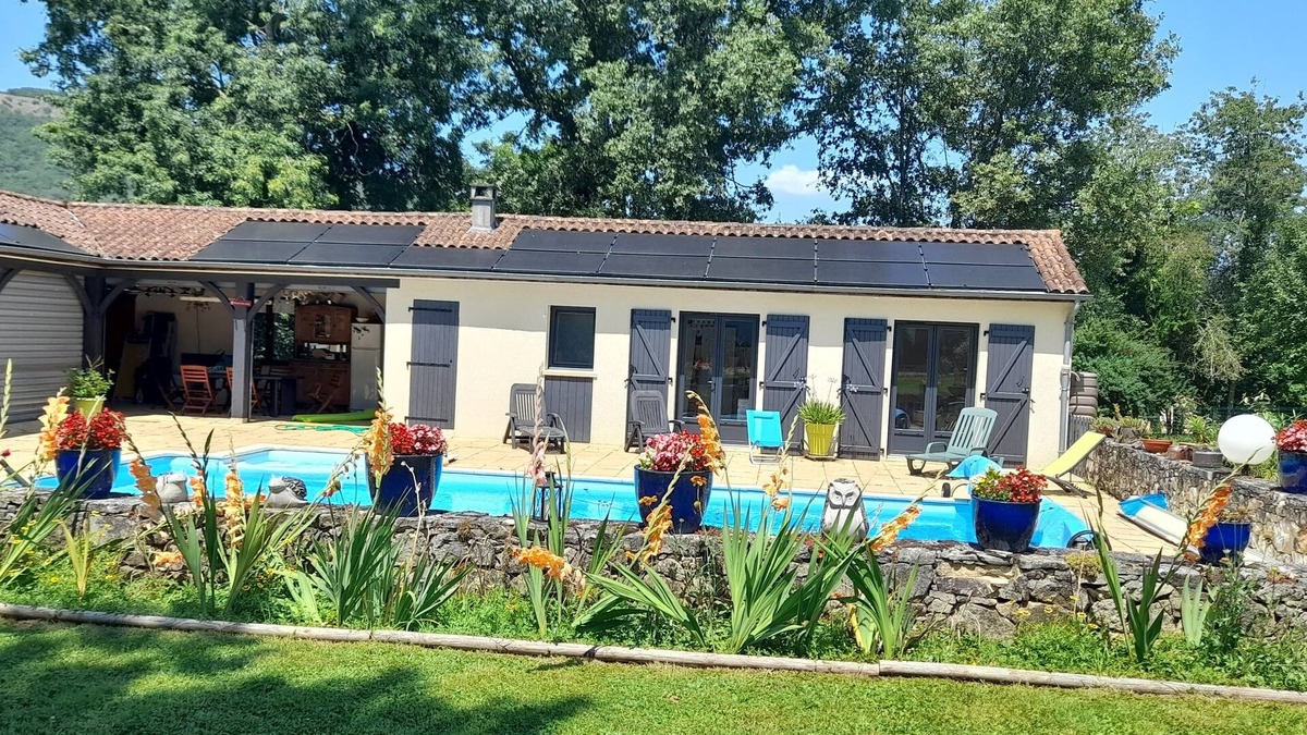 Creysse Cottage | In the LOT, near MARTEL fully renovated gîte with swimming pool
