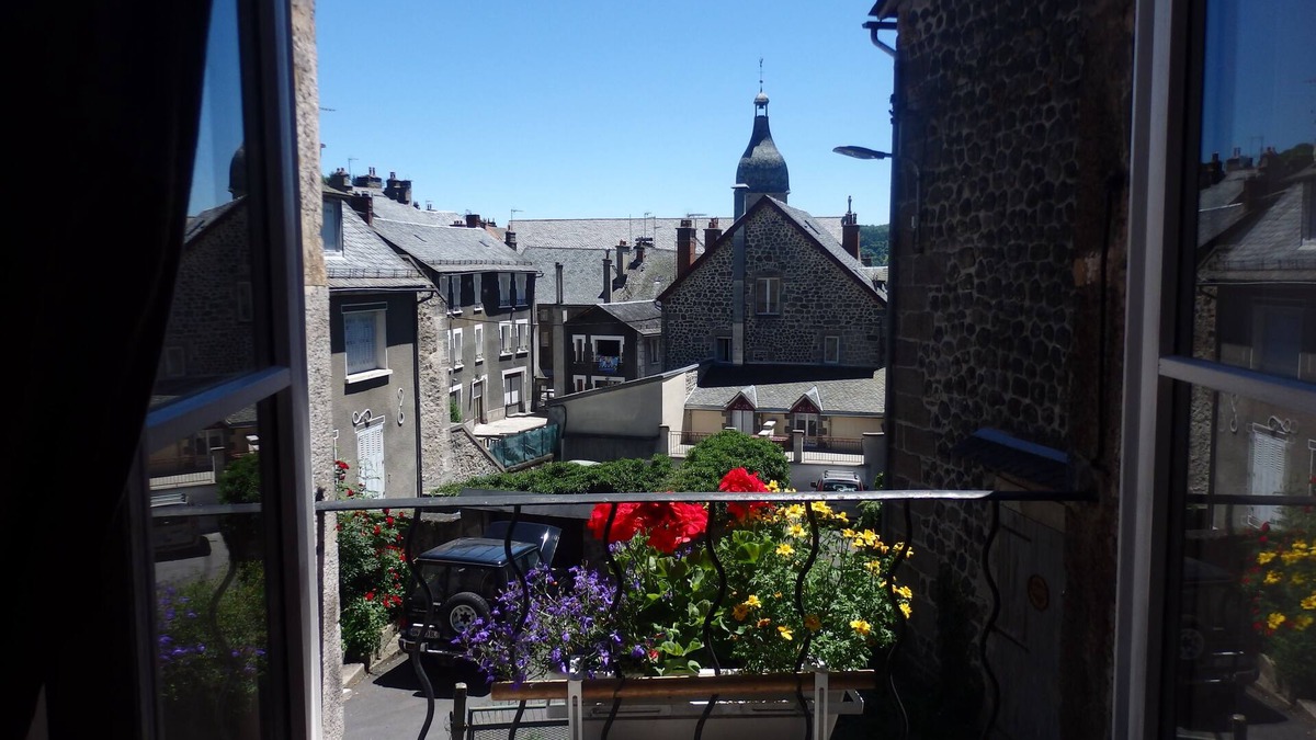 Murat Apartment | In the Medieval quarter of the small city of Character Murat