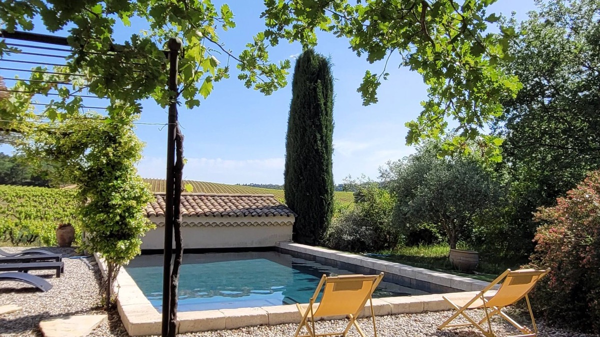 Mondragon Apartment | In the middle of the vineyards heated pool air conditioning inwinegrower's house