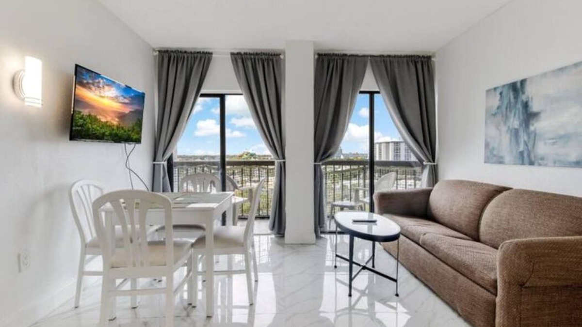 Southwest Orlando Apartment | In the middle of the fun CLOSE TO UNIVERSAL International drive 2 bedroom suite