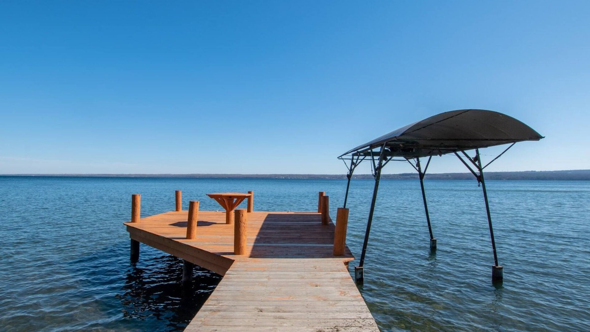 Town of Torrey Cottage | In the Moment - Comfortable Lakeside Cottage with Spectacular Views!