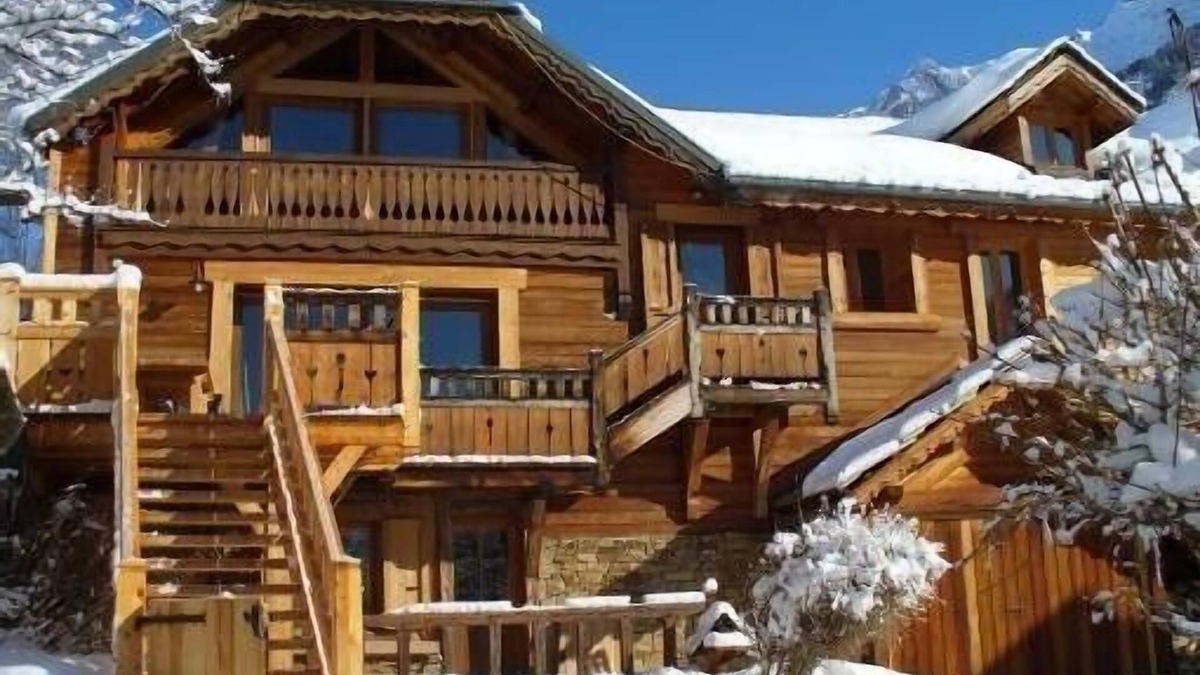 Les Sciauds Ski Chalet | In the Parc National des Ecrins, an exceptional chalet for 18 people.
