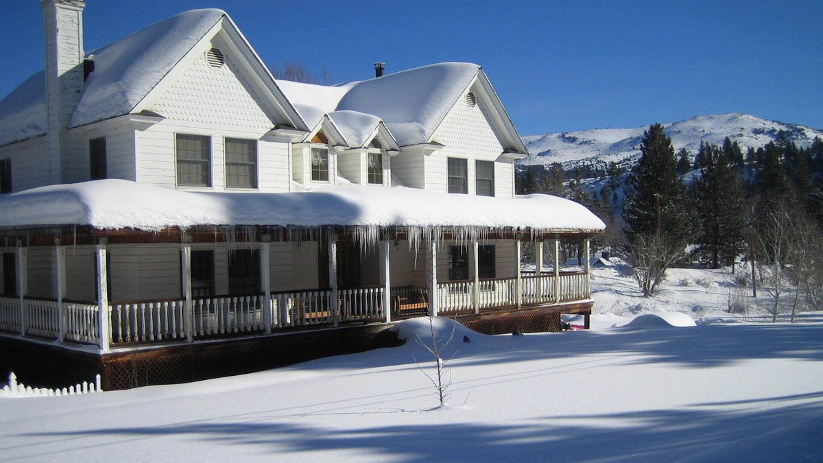 Markleeville House | In the quaint town of Markleeville. Close to Tahoe, Kirkwood, & Heavenly