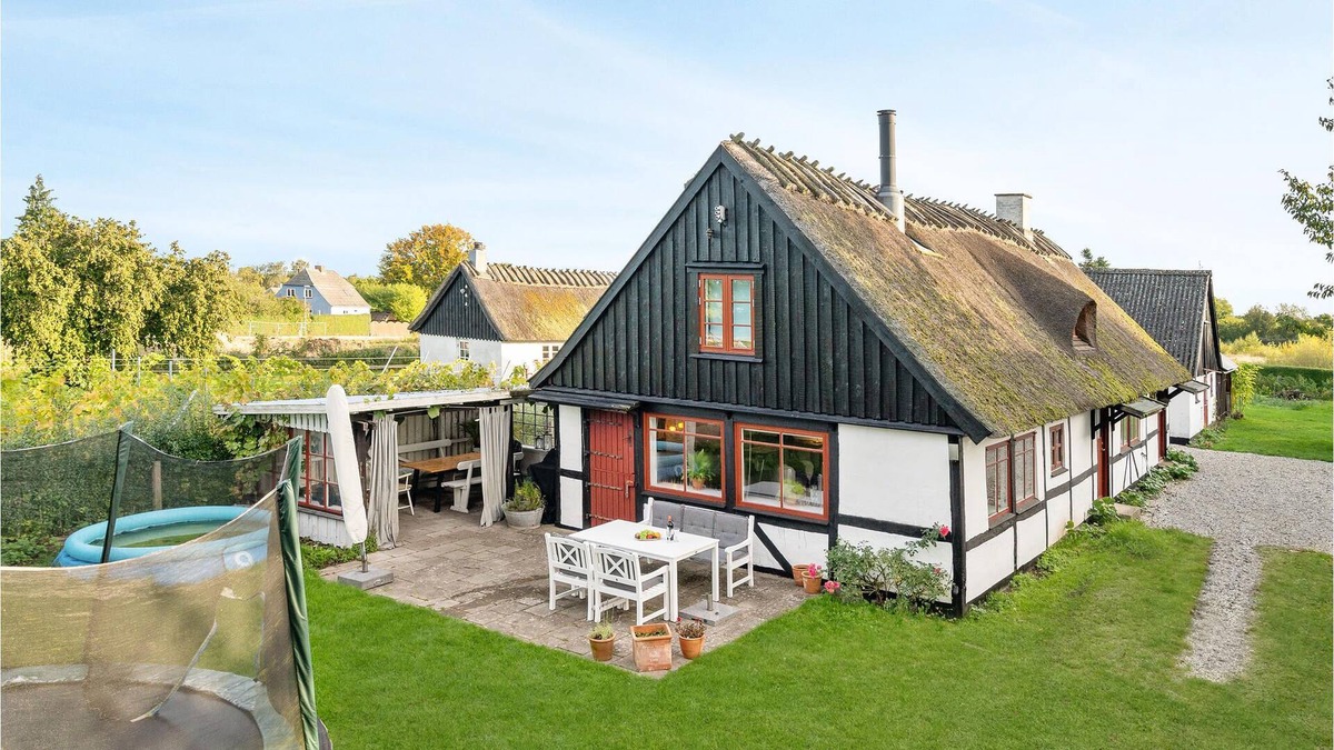 Tureby House | In the small station town of Tureby lies this cozy thatched house.
