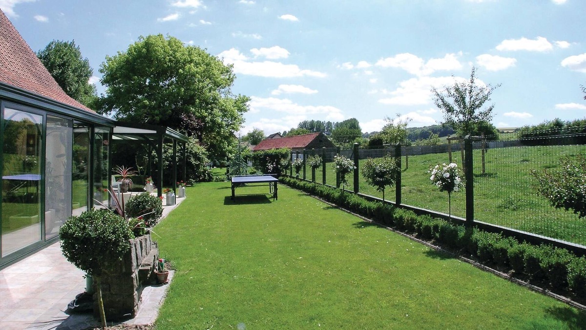 Inxent Apartment | In the Vallée de la Course valley, this vacation home is located on the owner's cattle farm.