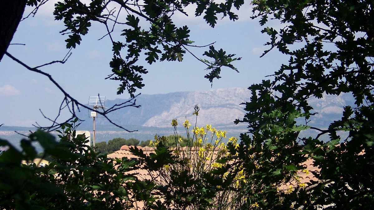 Trets House | In the village of Provence, 2 rustic dwellings in enclosed arbo