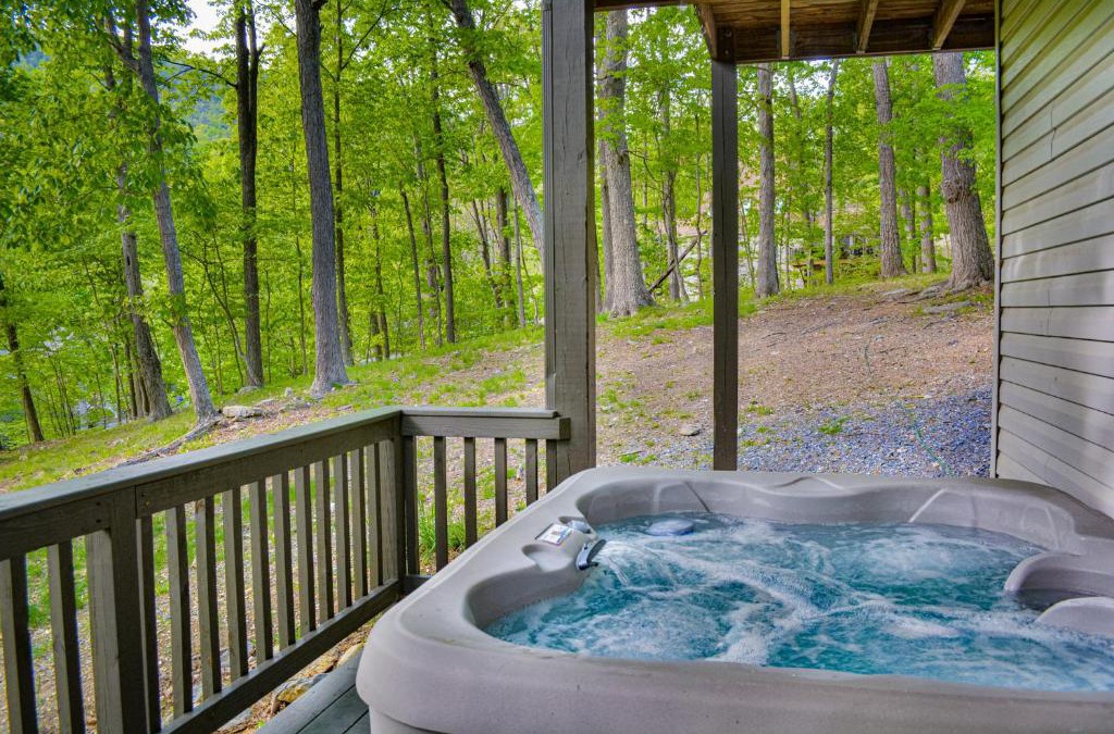 Massanutten Ski Chalet | In The Woods - 5 BR Chalet with Game Room, Fire Table and Hot Tub