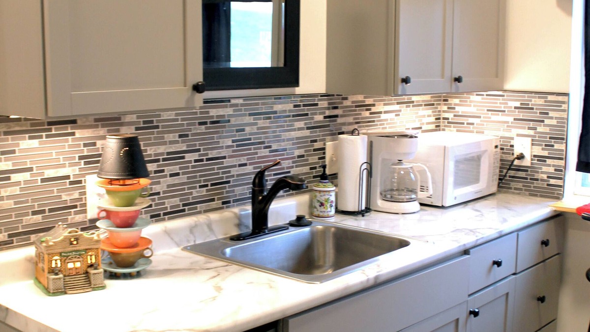 St. George House | In the Woods: One-of-a-Kind Stay - Renovated Garage Featuring Antique Cars