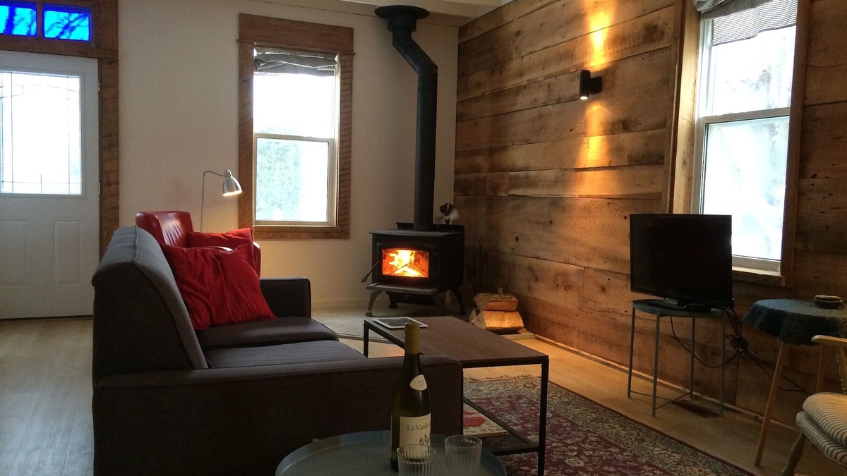 Kincardine House | In-Town Cottage Near the Beach!