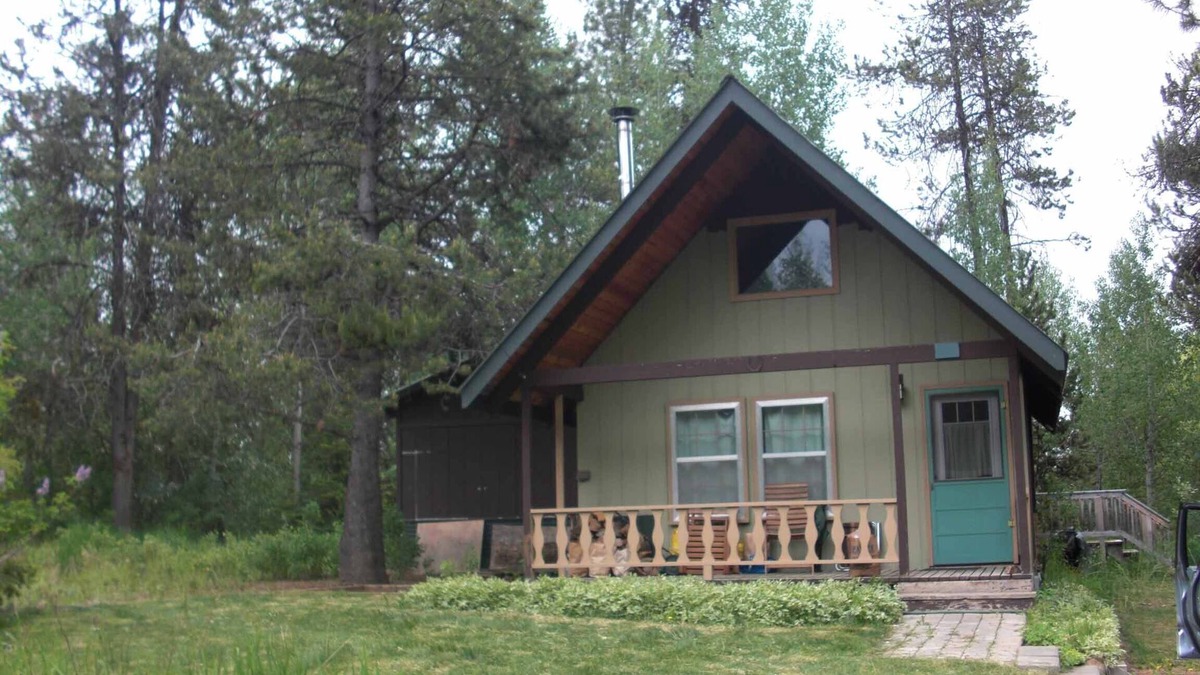 McCall Cabin | In town deep woods seclusion, 2br+sleeping loft