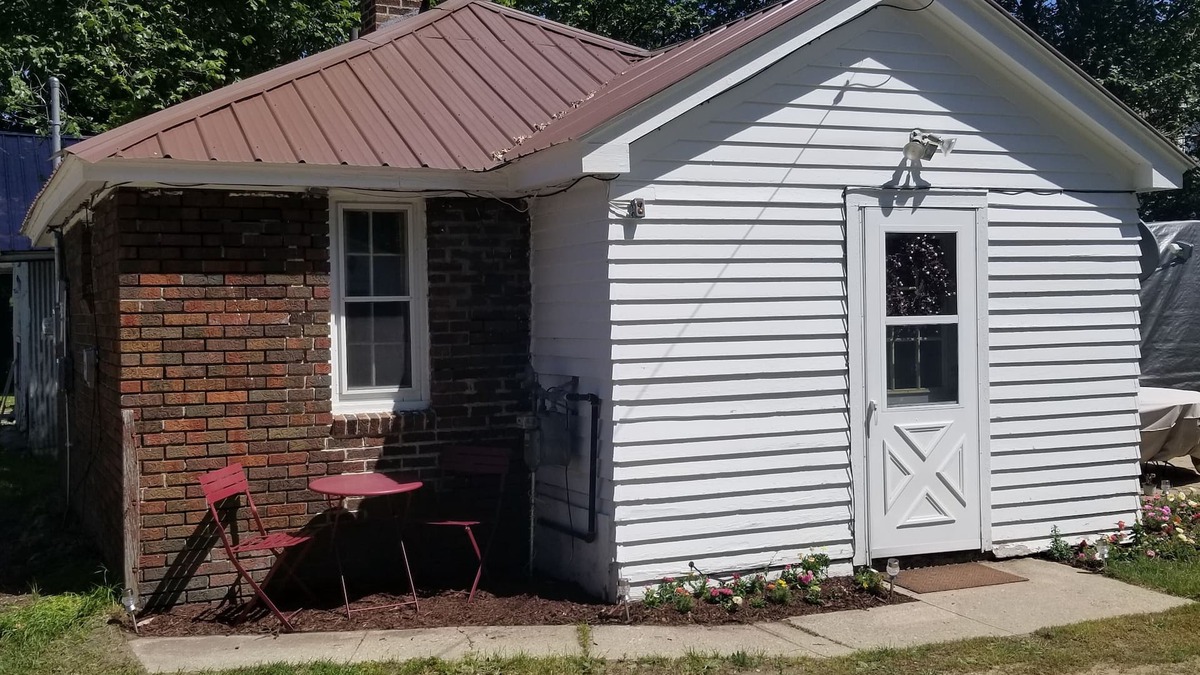 Newberry House | In-town; trail 100' away; playground across street; dog friendly w/fee.