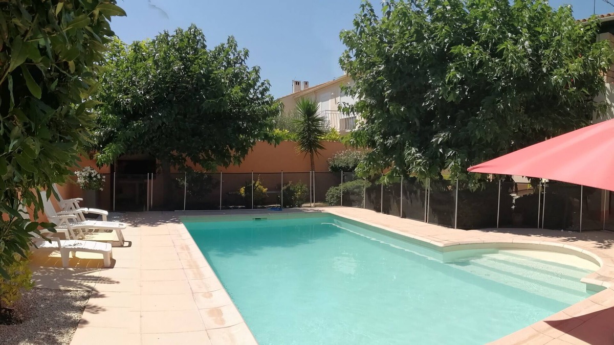 Florensac Apartment | In villa apartment F3 with swimming pool