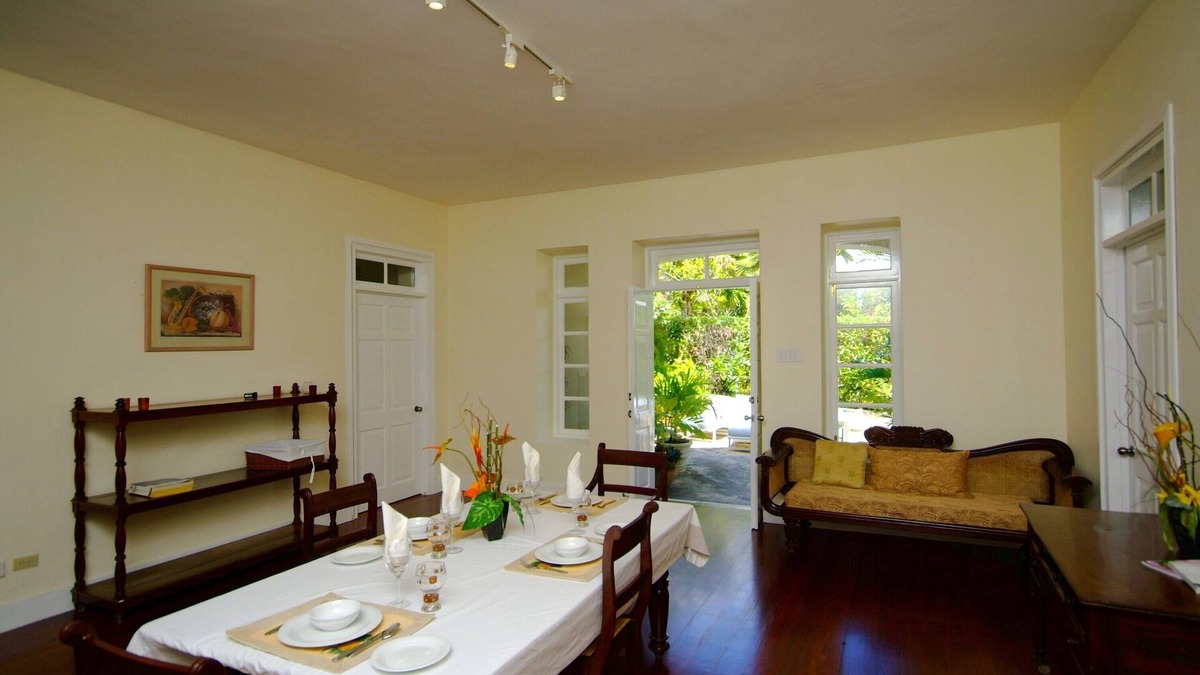 Silver Sands House | Inchcape Seaside Villas right on Silver Sands Beach - 2 bedr. House Courtyard,