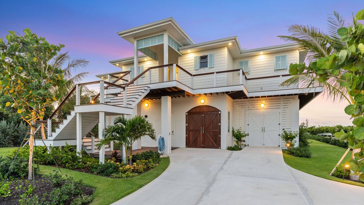 Hope Town House | "Incommunicado" New Build! Solar/Gen, 35 Boat Slip, Pool, Gym. Hope Town Bahamas