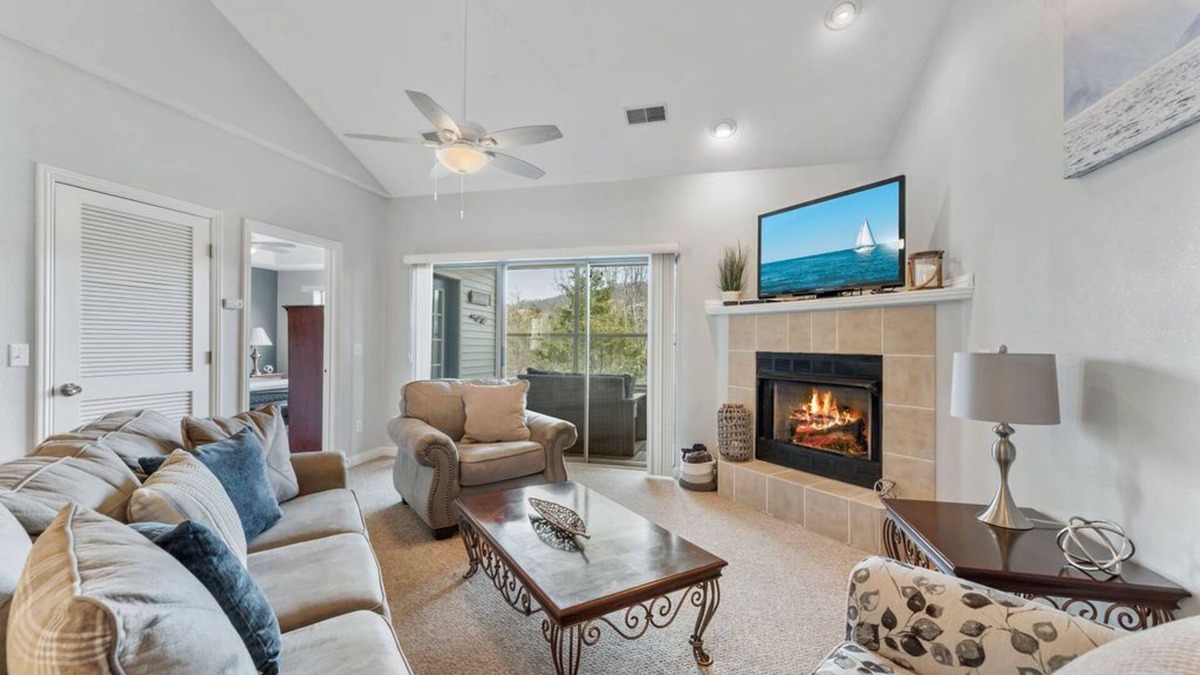 Hollister Condo | Incredible 2 bed/2 bath penthouse condo scenic natural views