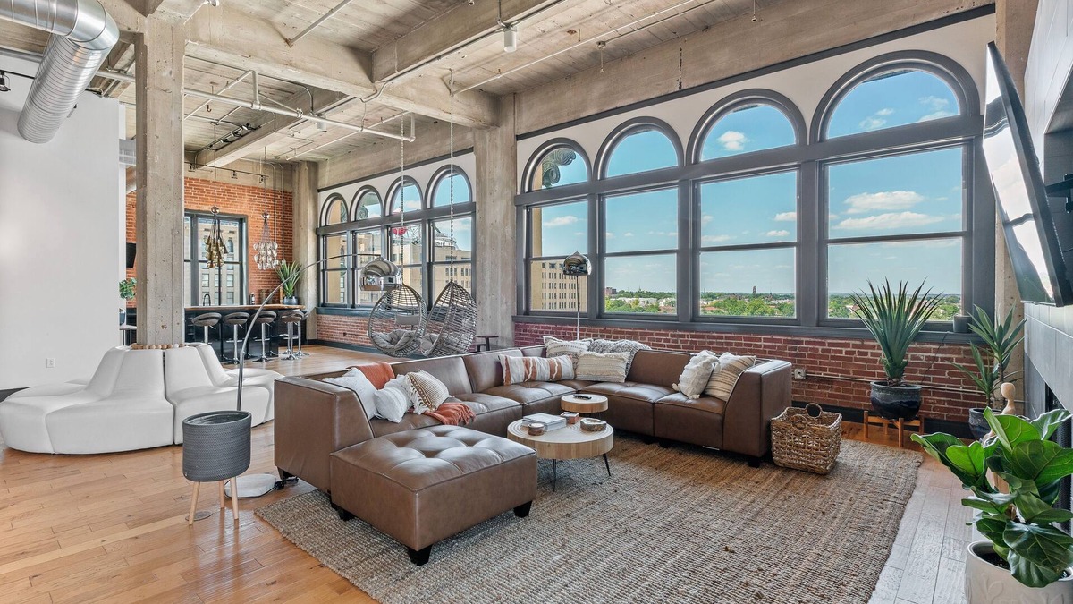Downtown West House | Incredible 2 story city penthouse with rooftop pool, hot tub & views!