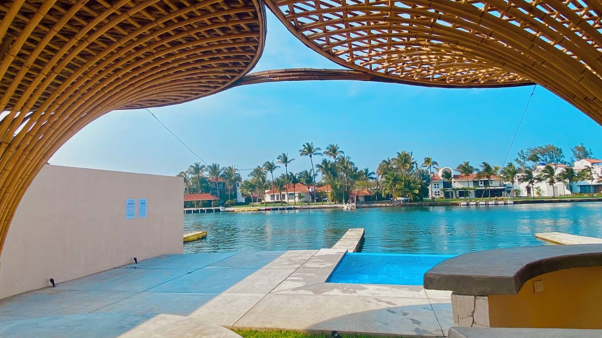 Alvarado Apartment | Incredible apartment for 8 with pool, pier and beach!