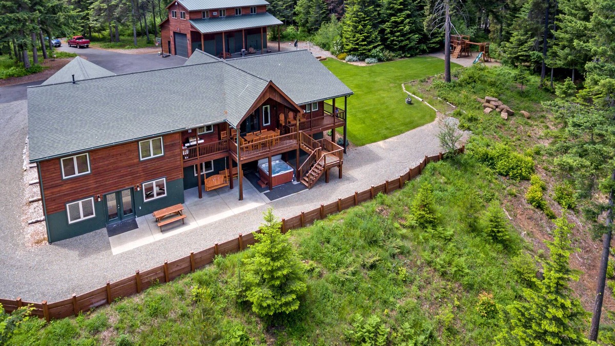 Cle Elum House | Incredible Aspen Lodge! Year Round Specials | Hot Tub | Sledding Hill | 5 AC