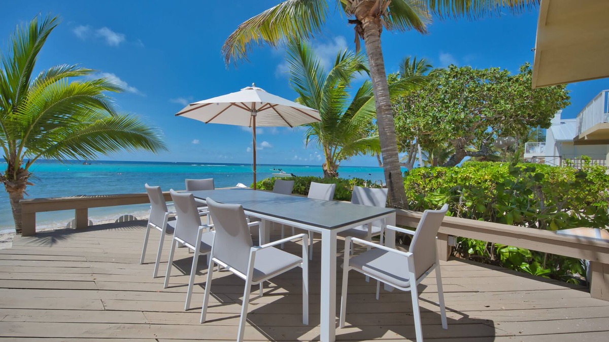 South Sound Villa | Incredible Beach Front Villa with a Pool & Shipwreck Snorkeling!