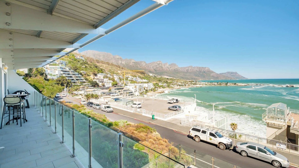 Clifton Apartment | Incredible Clifton Apartment w 180 Sea Views Dunmore Blue
