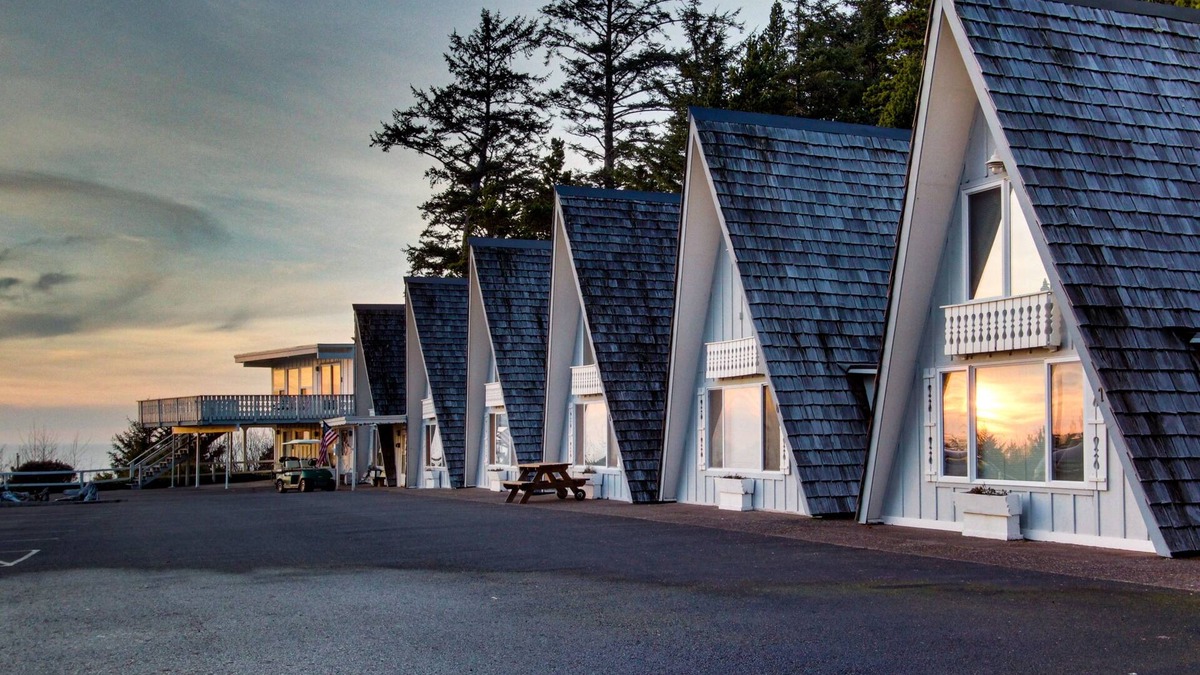 Otter Rock Cabin | Incredible Dog-Friendly Studio with Easy Beach Access, WiFi