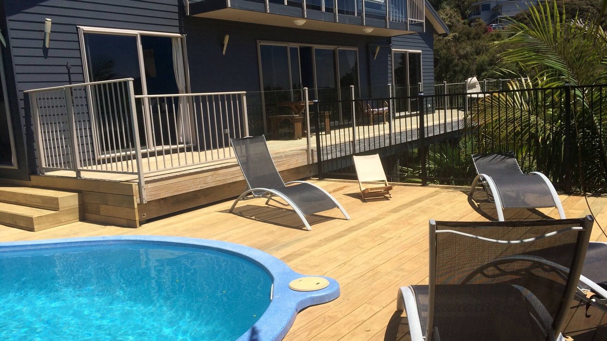 Whangaroa Villa | Incredible harbour views, secluded four bedroom character villa, private drive