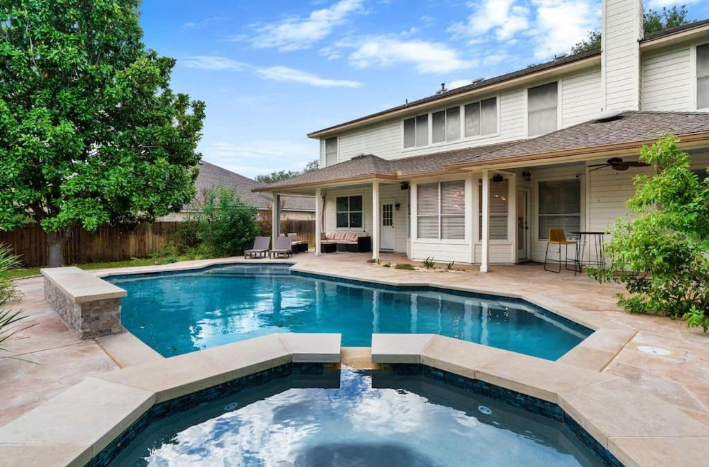 Pflugerville House | Incredible Heated Pool HotTub Gameroom-Movieroom
