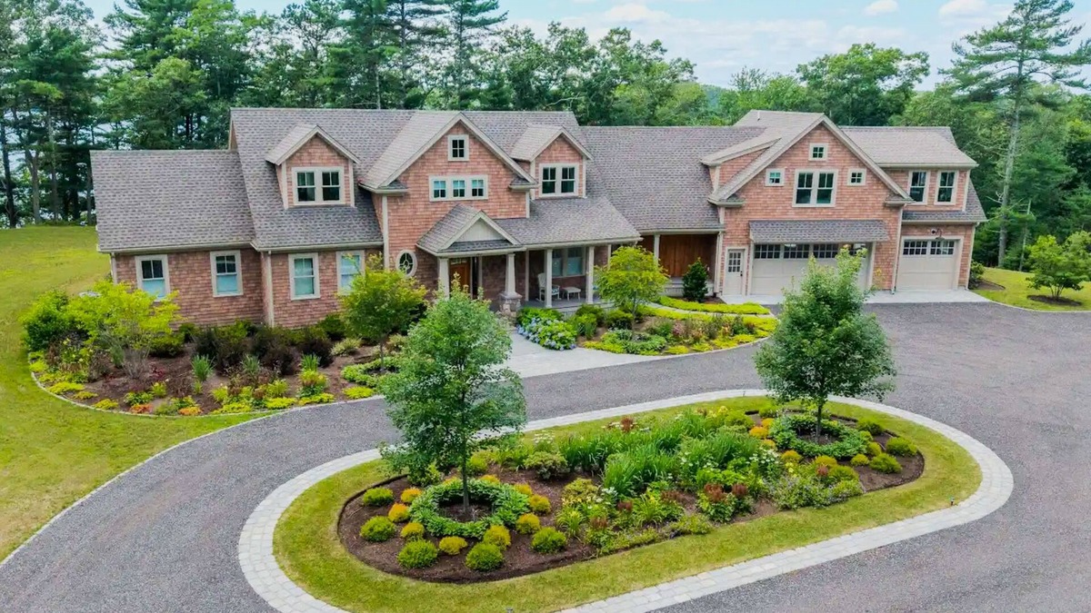 Plymouth House | Incredible home on lake with views, private beach, deck, AC, & W/D