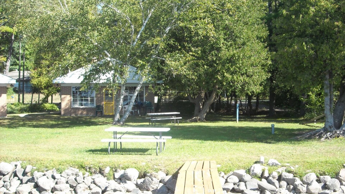 Lake Township Cottage | Incredible Lake Front Stay on Crystal Lake!