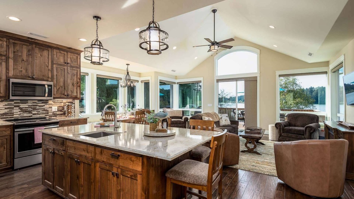 Florence House | Incredible Lake Front 5 Bdrm 5 Ba Home, Private Dock, Fire Pit, Sure To Please The Entire Family.