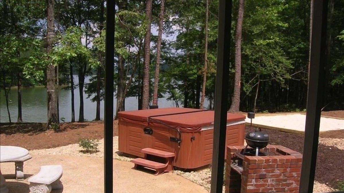 LaGrange House | Incredible Lakefront Home, Huge Outdoor Hot Tub, West Point Lake ~GA ~