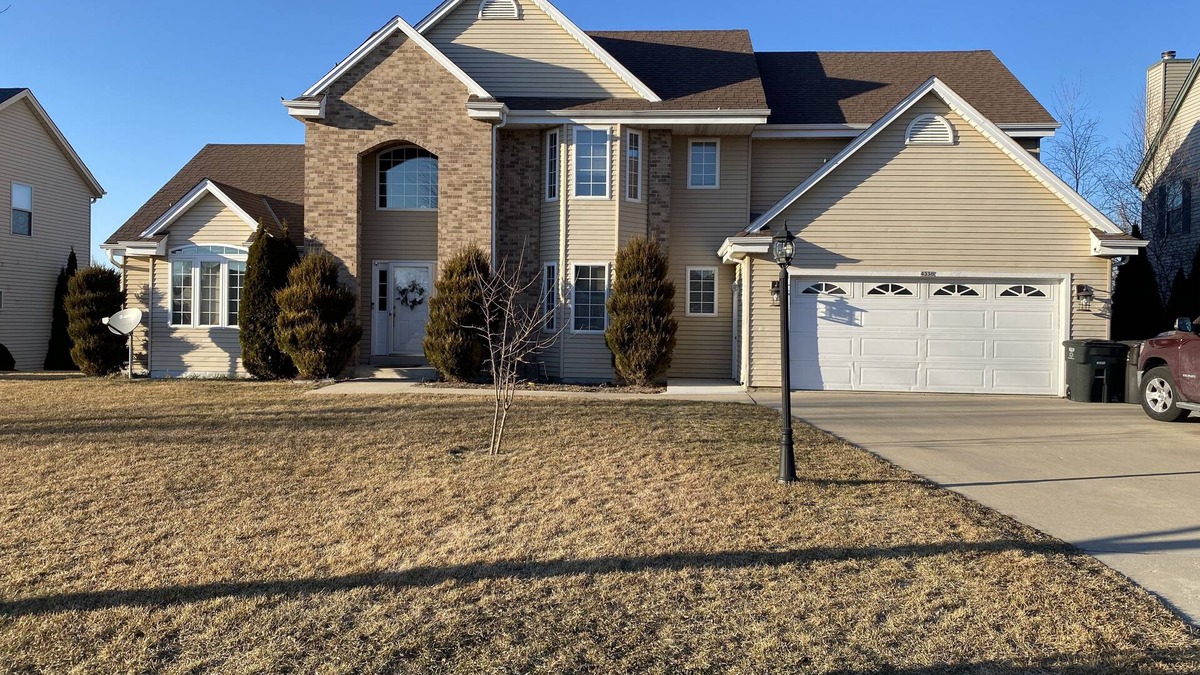 Franklin House | Incredible Large Home Near MKE airport 15 mins from downtown Available for DNC