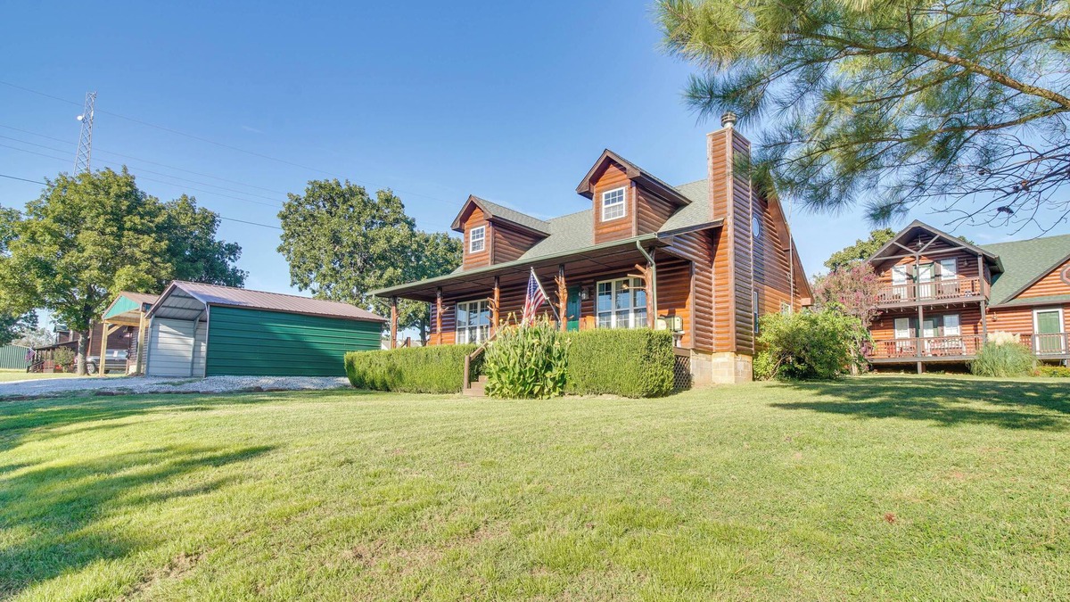 Vian Cabin | Incredible Log Home: 1 Mile From Lake Tenkiller