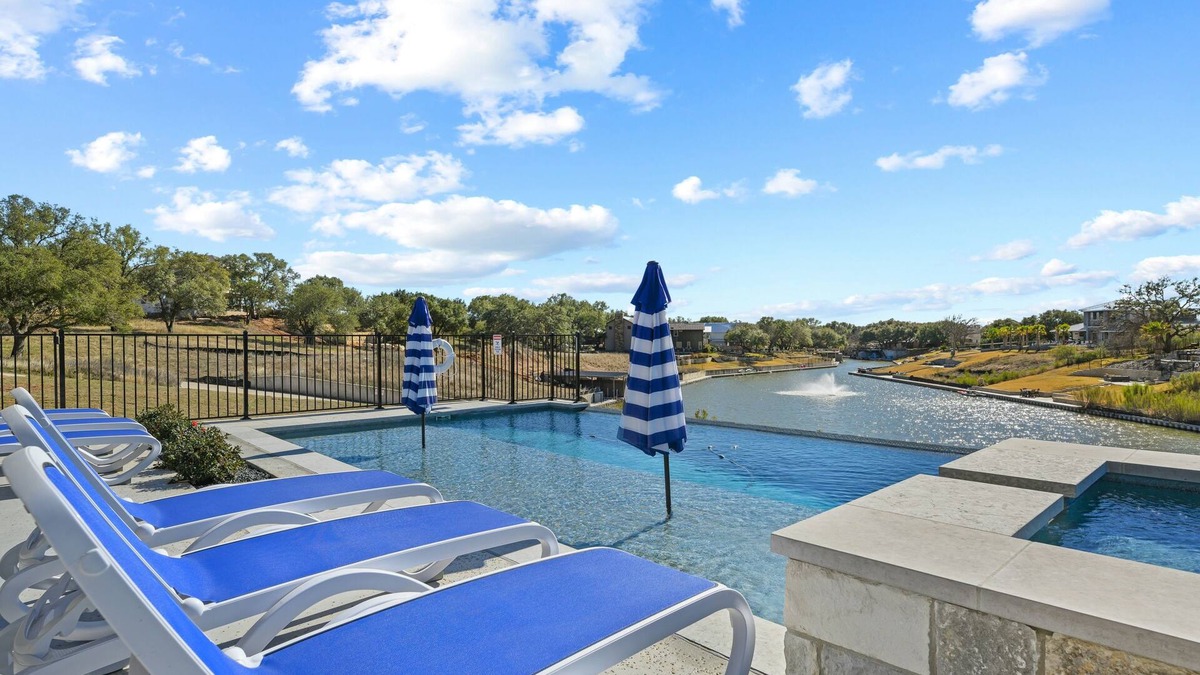 Kingsland House | Incredible luxury lakefront home w/private pool, hot tub, near golf & wineries