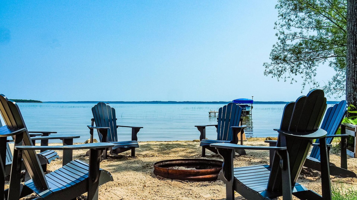 Suttons Bay House | Incredible Mid-Century Modern Waterfront Home on West Bay, on M22 - Sleeps 12