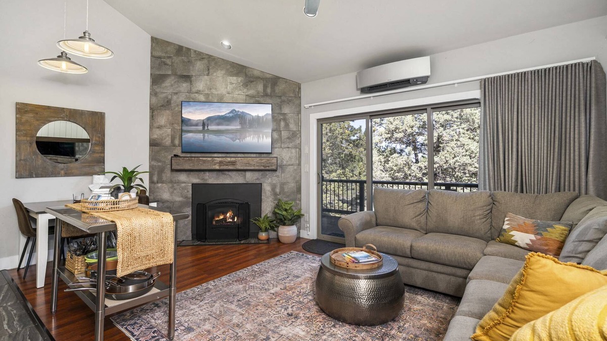 Southwest Bend Condo | Incredible Mt. Bachelor Village Escape, Impeccable Decor, 10 Min to Downtown & Old Mill, Deck, & BBQ