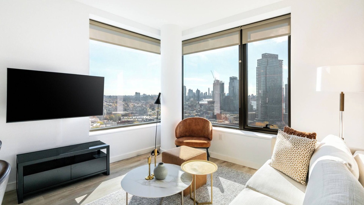 Hunters Point Apartment | Incredible One-Bedroom in Greenpoint